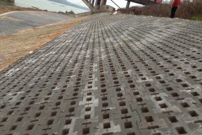 水利護坡磚塑料模具主要應用在哪些施工地點(diǎn)？
